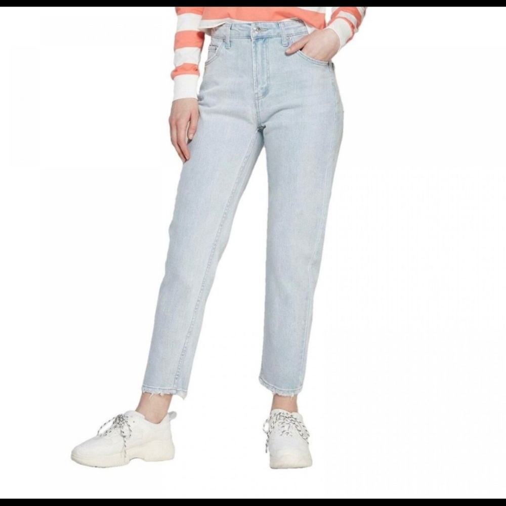 🦋Light Wash Mom Jeans🦋